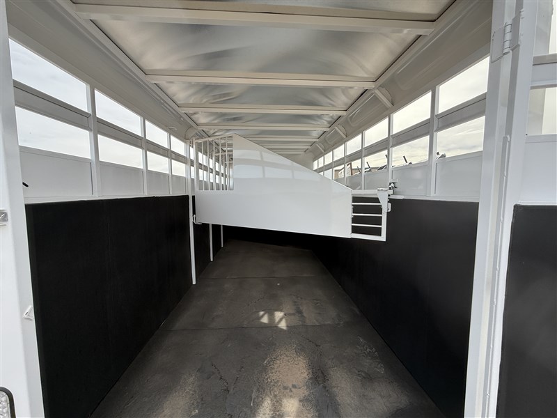 Trailer Photo 7