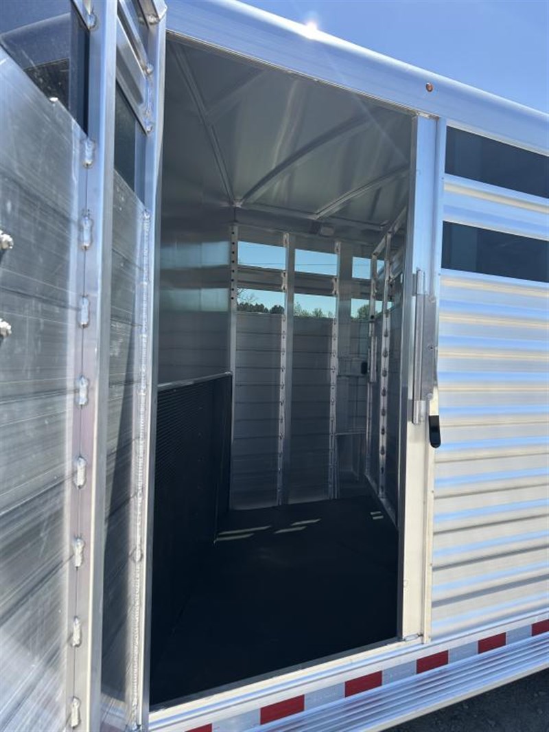 Trailer Photo 19