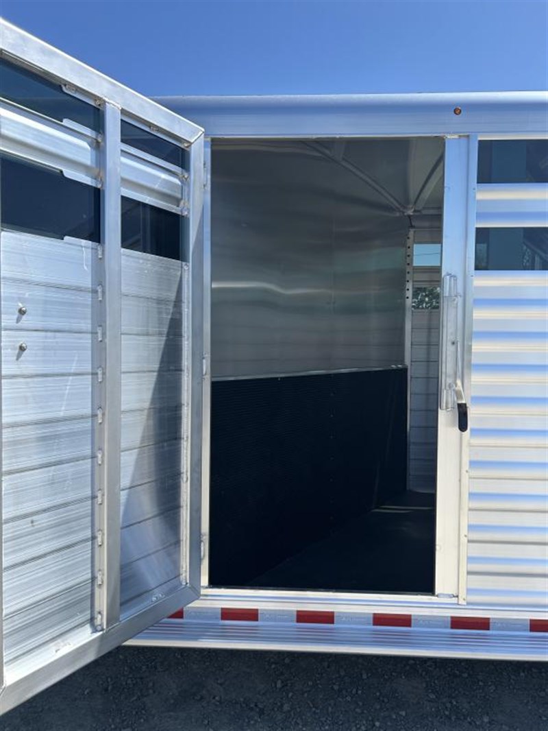 Trailer Photo 18