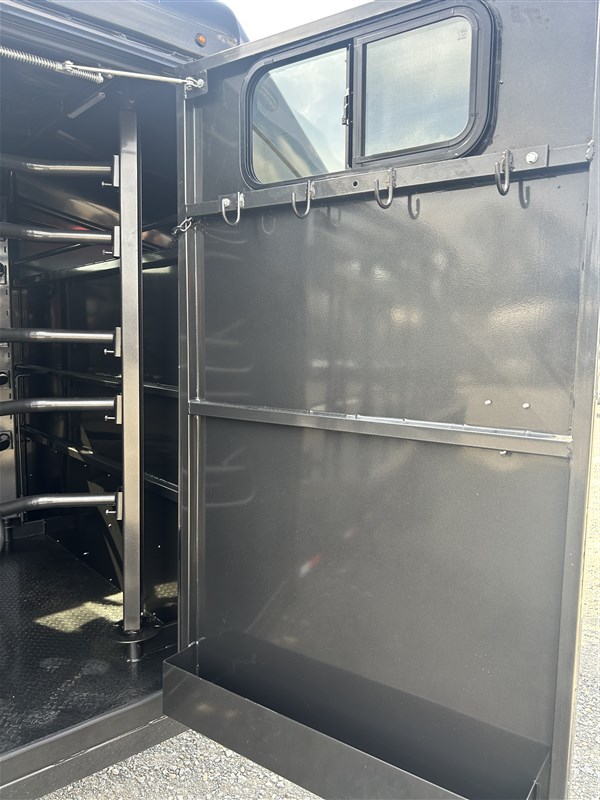 Trailer Photo 8