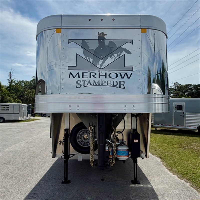 2026 Merhow 4 horse 16' living quarter trailer