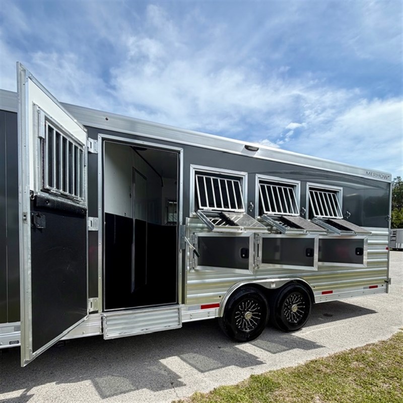 2026 Merhow 4 horse 16' living quarter trailer