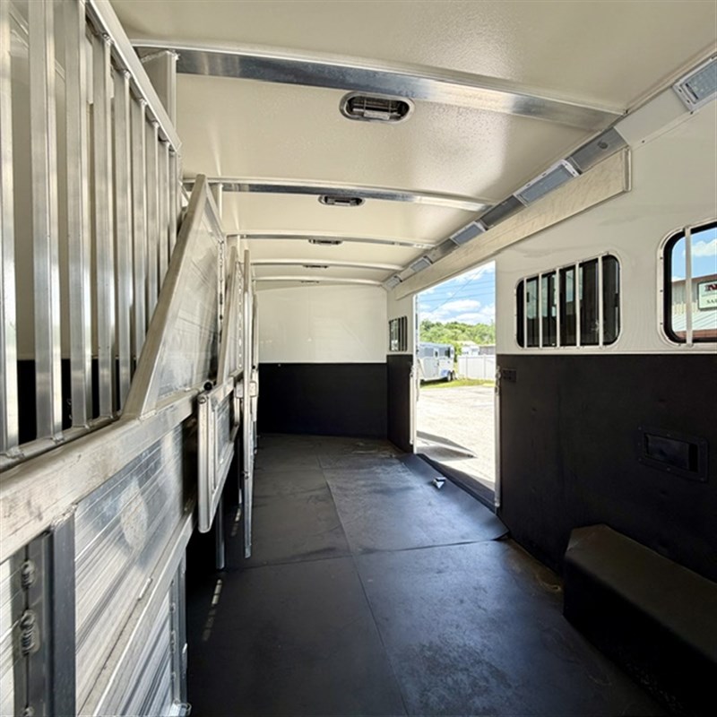 Trailer Photo 16