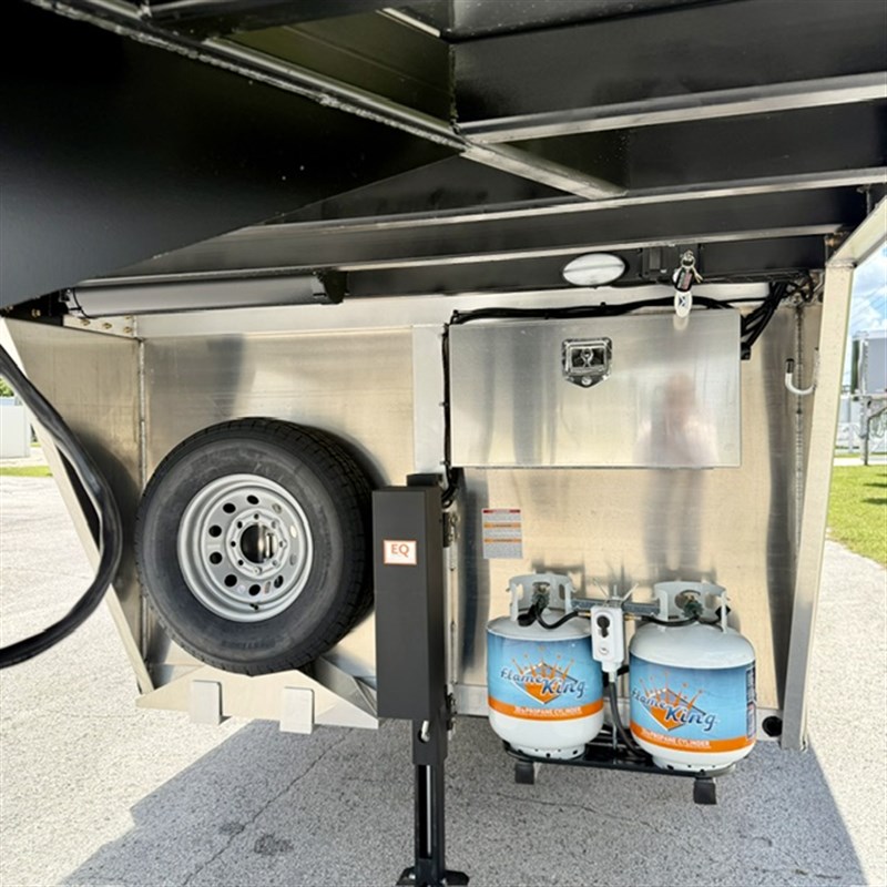2026 Merhow summit 2h 9' living quarters trailer