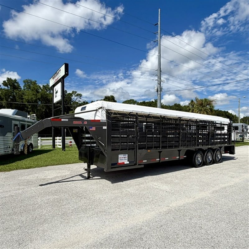 2026 Neckover 28' Livestock GN - Tri-Axle, 24K GVWR, 3 Cuts