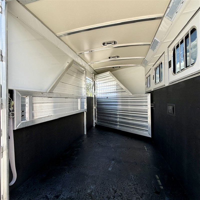 Trailer Photo 7