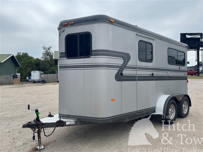 2003 Hawk 2003 hawk 2 horse bumper pull w/ dressing room