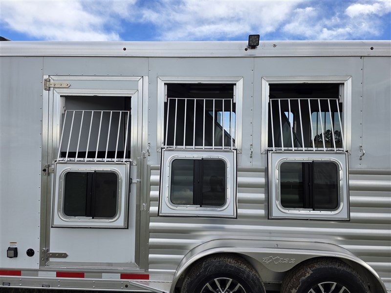 Trailer Photo 11