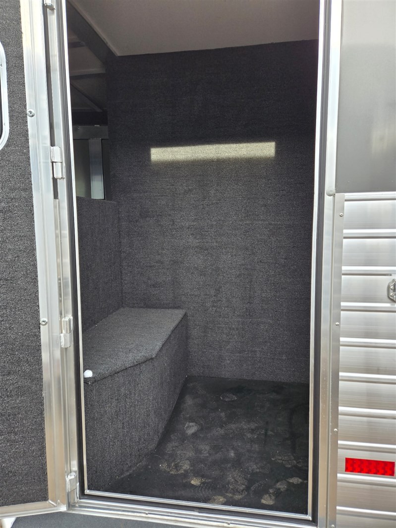Trailer Photo 8