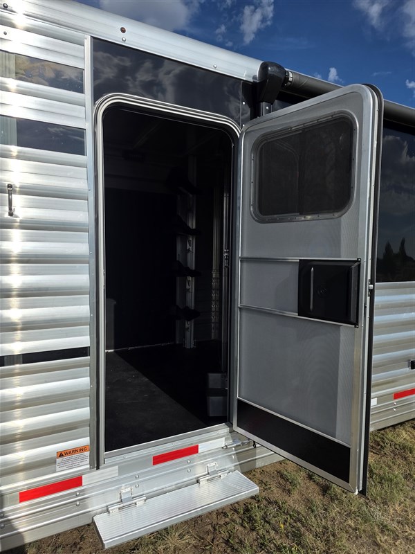 Trailer Photo 13