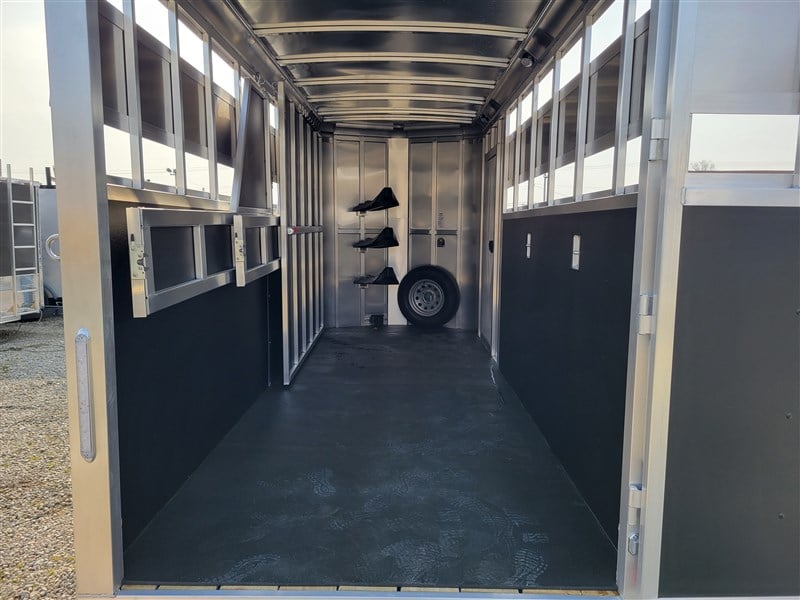 Trailer Photo 13
