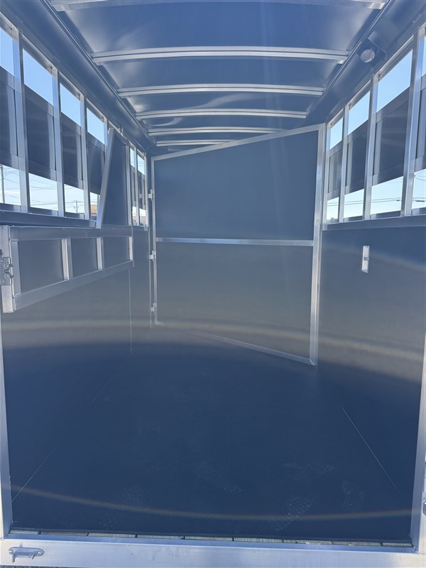 Trailer Photo 12