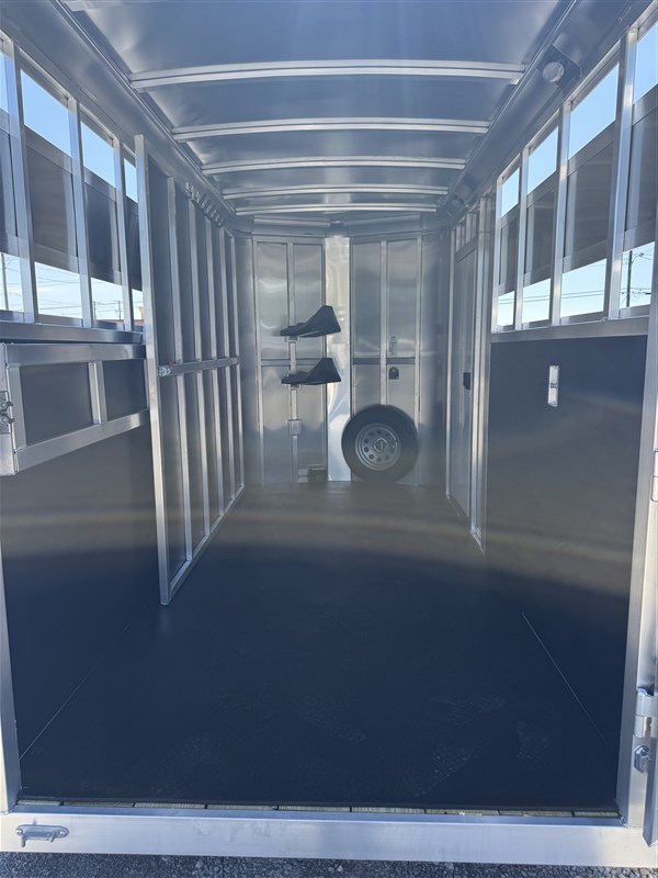 Trailer Photo 13
