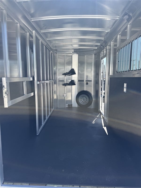 Trailer Photo 15