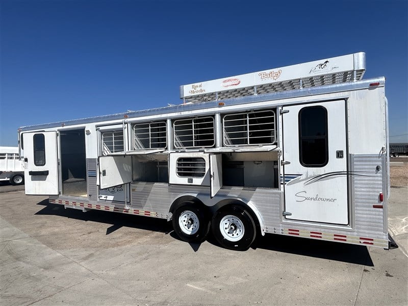 2001 Sundowner 4 horse custom mid tack