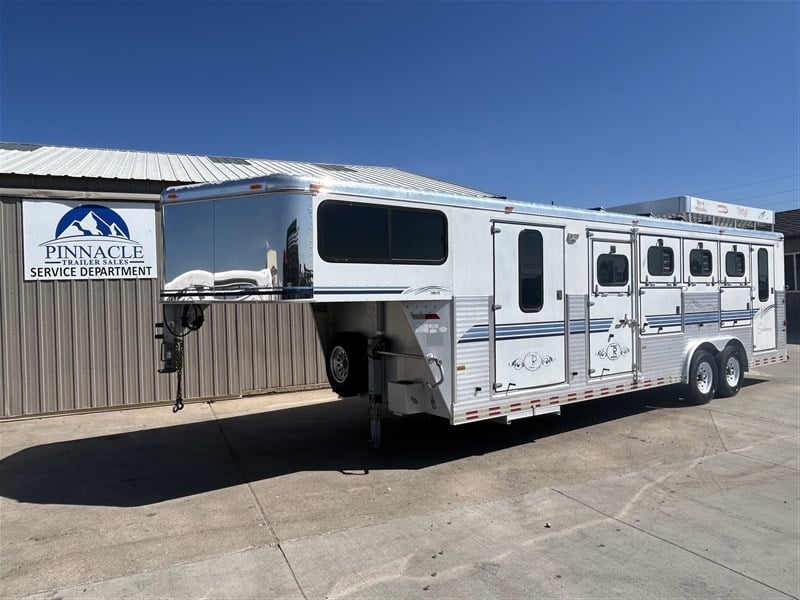 2001 Sundowner 4 horse custom mid tack