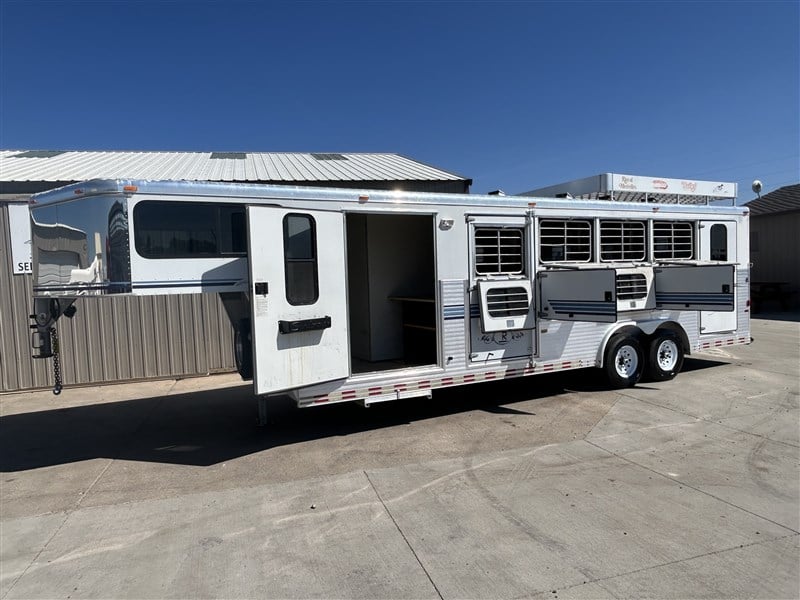 2001 Sundowner 4 horse custom mid tack