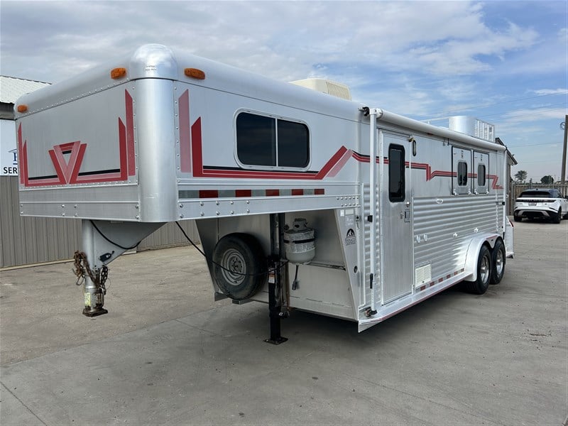 1995 4-star 2 horse 9' lq