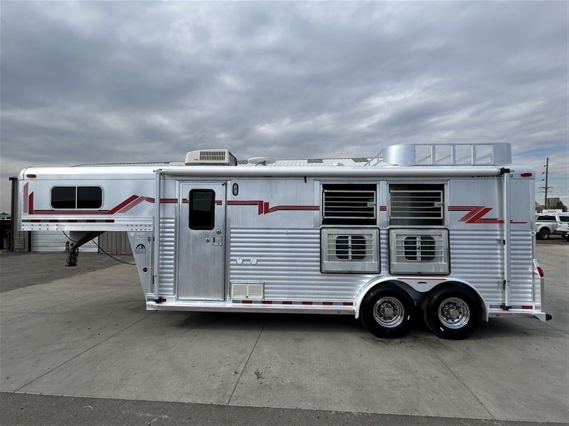 1995 4-star 2 horse 9' lq