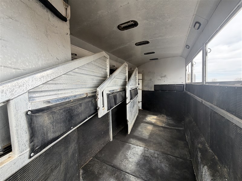 Trailer Photo 12