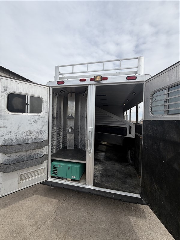 Trailer Photo 18