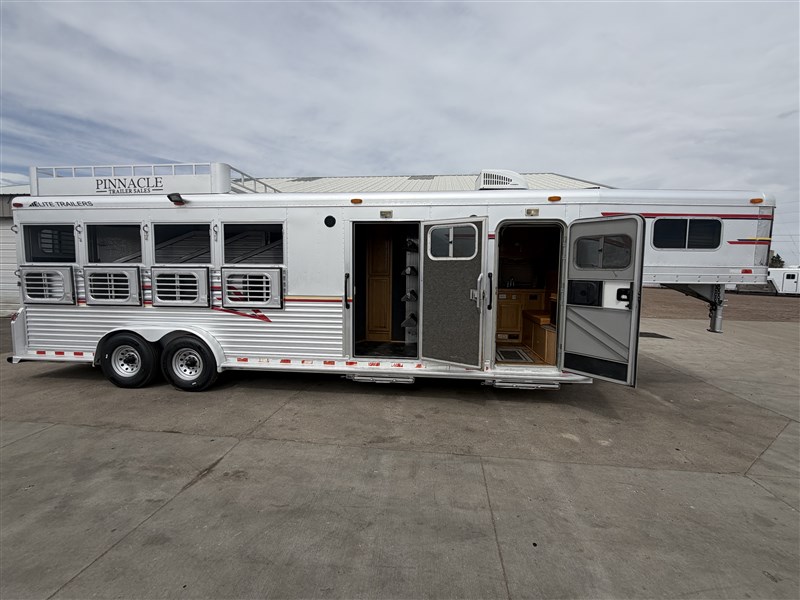 2004 Elite 4 horse 8' lq side tack