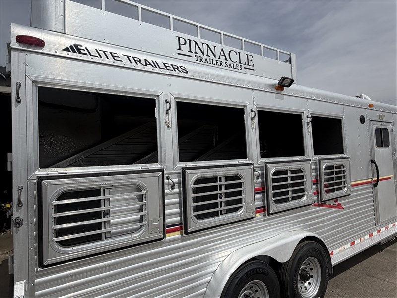 2004 Elite 4 horse 8' lq side tack