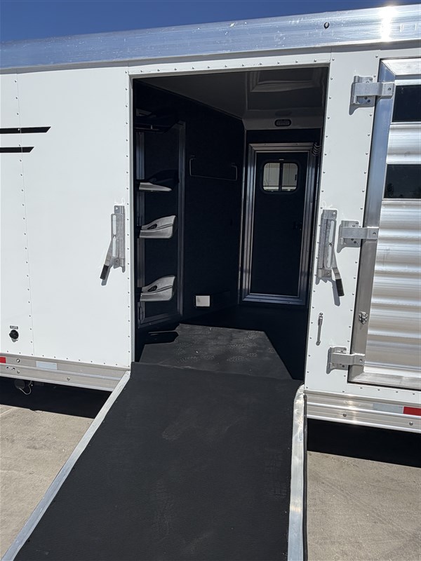 Trailer Photo 11