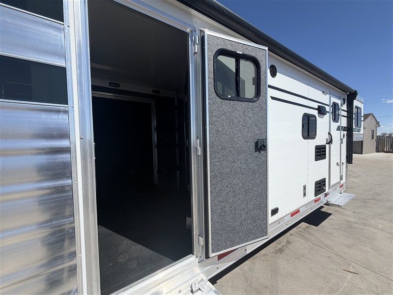Trailer Photo 16