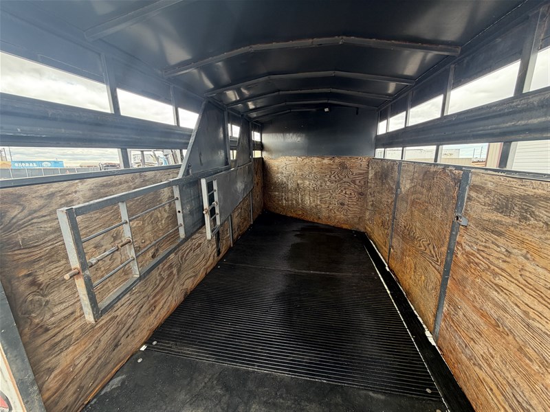 1996 Titan 3 horse slant