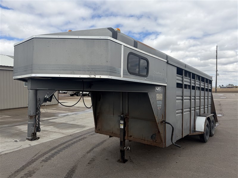 1996 Titan 3 horse slant
