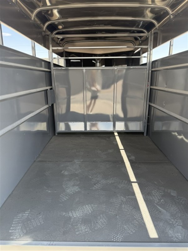 Trailer Photo 11