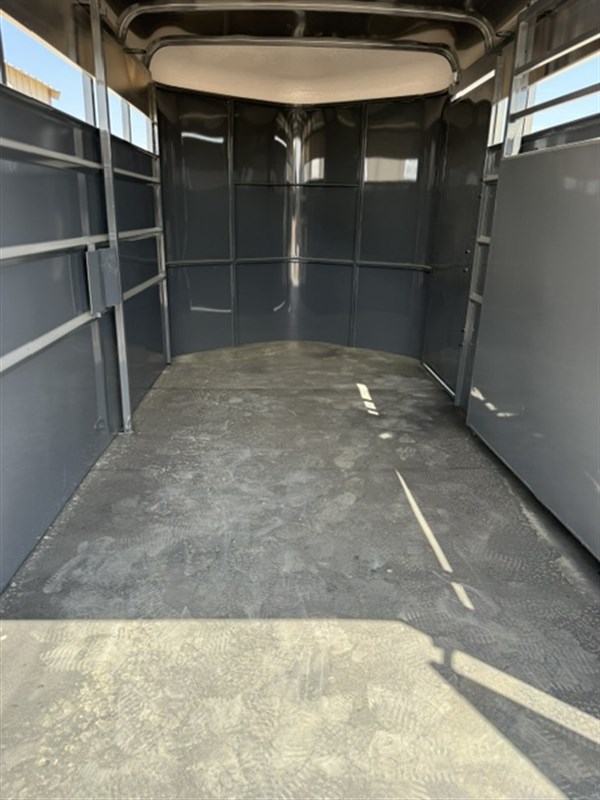 Trailer Photo 12