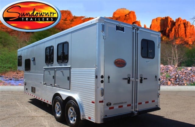 2018 Sundowner santa fe 8009 2-horse trailer / living quarter