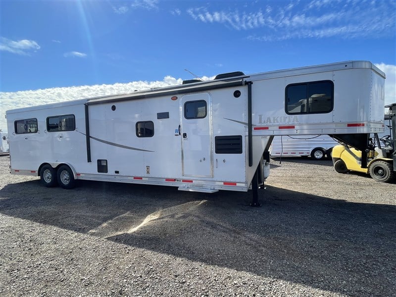 2019 Lakota Colt 4 Horse w/11 ft Shortwall