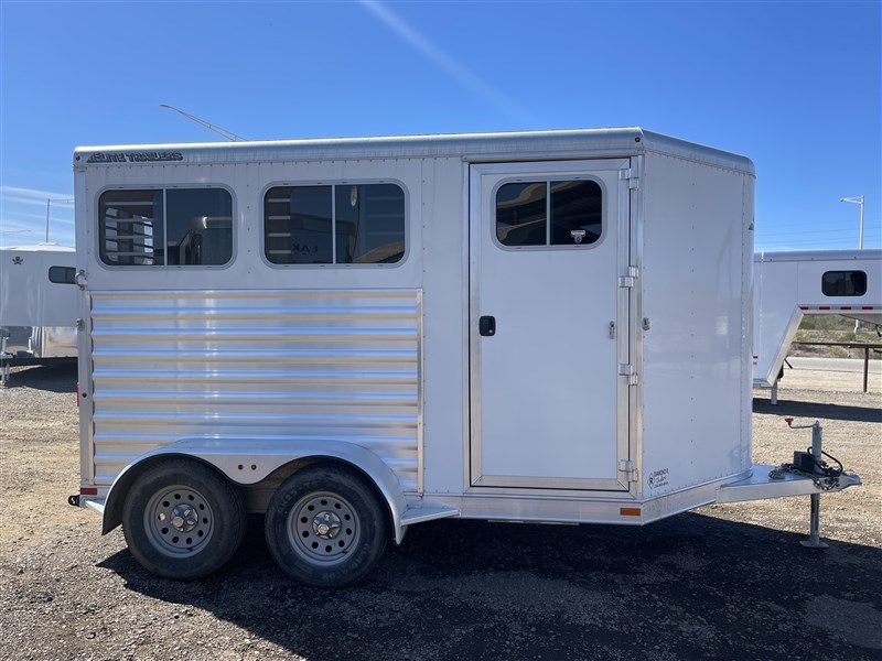 2017 Elite 2 Horse Bumper Pull w/ Front and Rear Tack