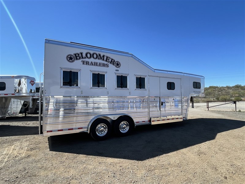 2022 Bloomer 4 horse smart tack Integrated pod