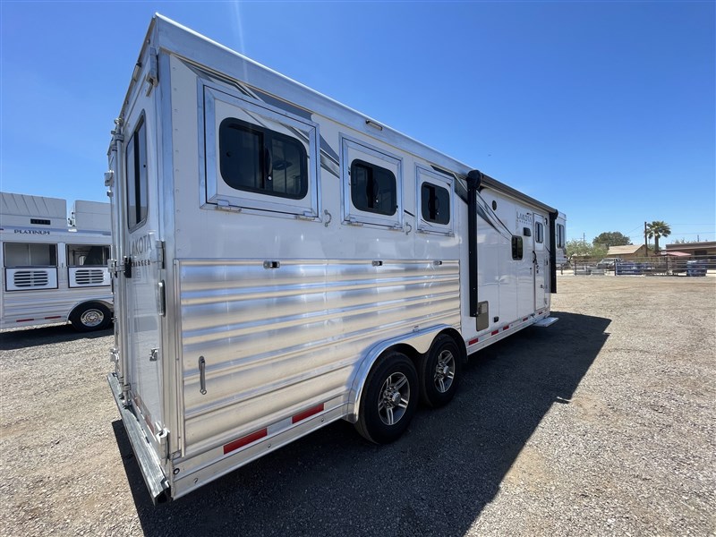 2023 Lakota 3 horse 9' shortwall !! SALE PENDING!!