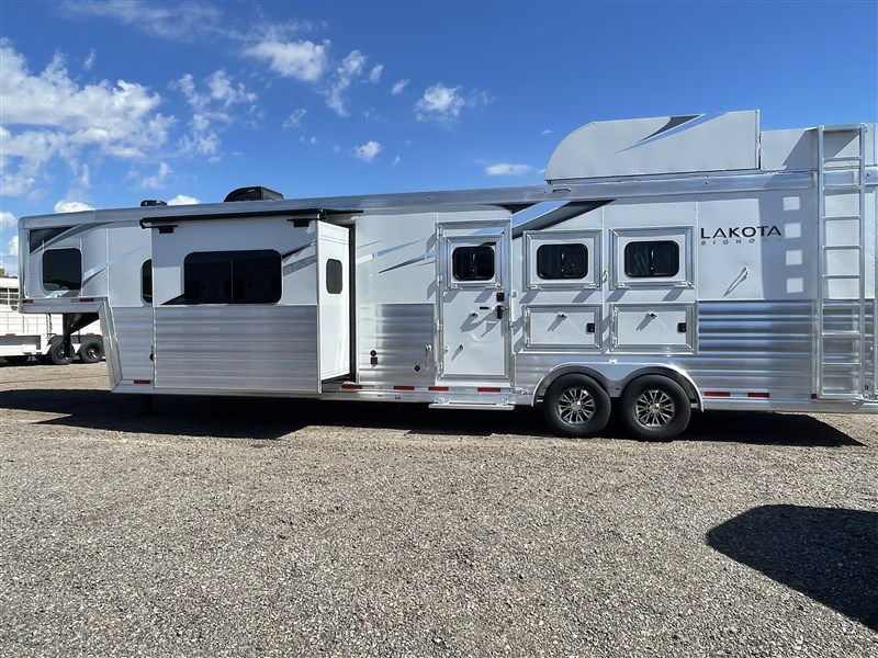 2023 Lakota 3 Horse Bighorn LQ 13' side load generator