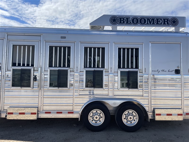 2022 Bloomer 4 Horse Smart Tack