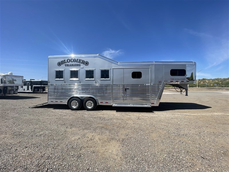 2023 Bloomer 4 horse trainer trailer SALE PENDING