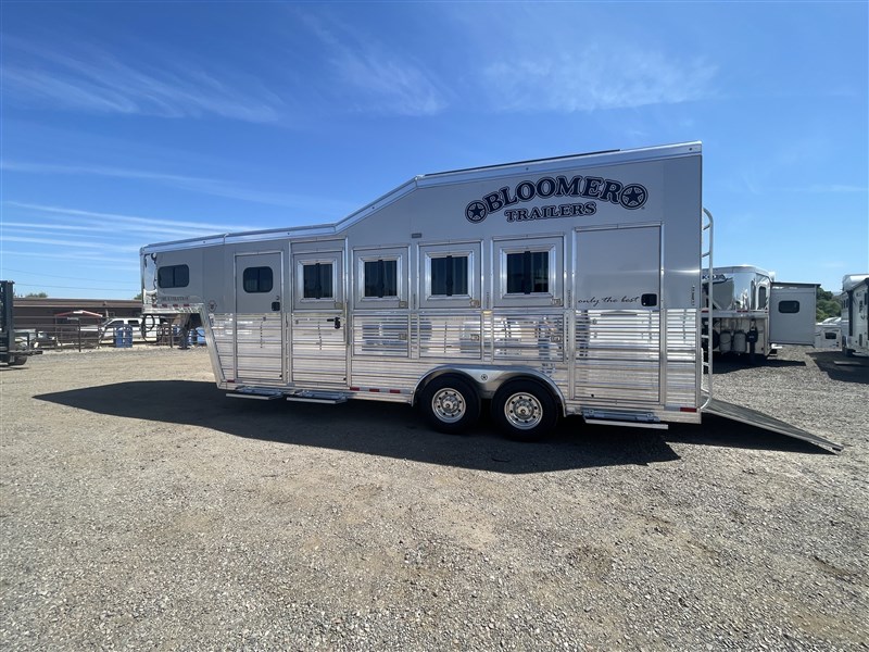 2023 Bloomer 4 horse trainer trailer SALE PENDING