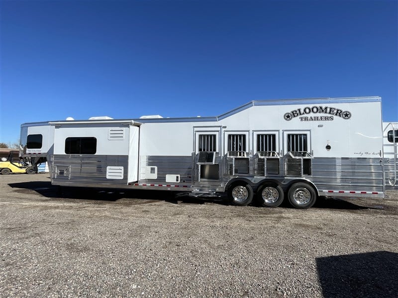 2024 Bloomer 4 horse side load w/ outlaw conversions