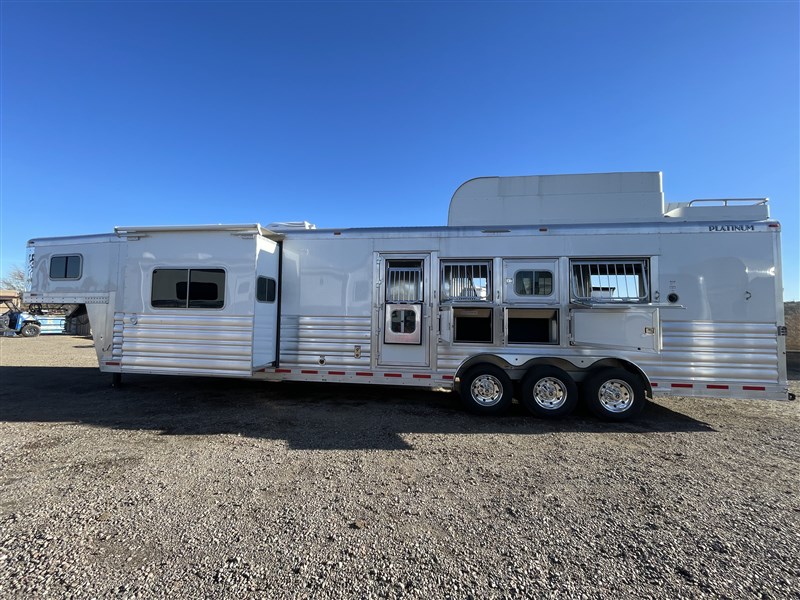 2024 Platinum Coach 4 horse sideload 16' sw by outlaw conversions