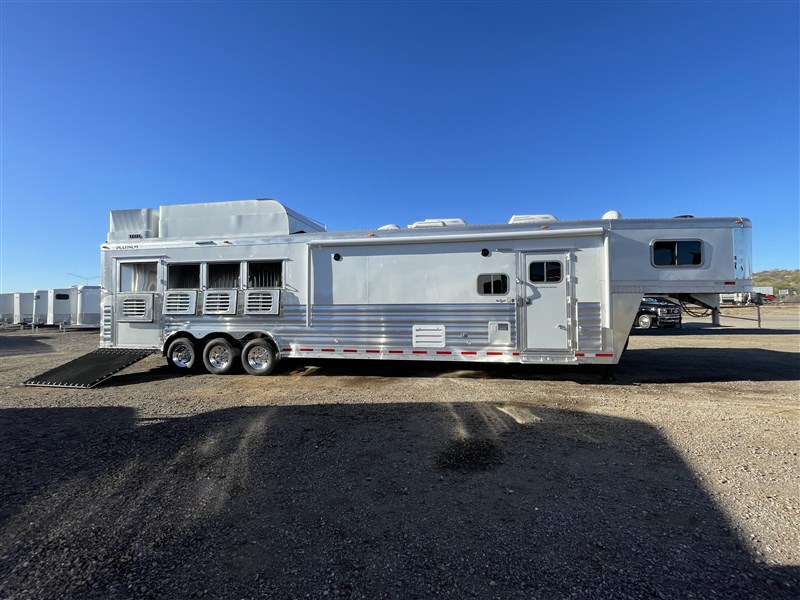 2024 Platinum Coach 4 horse sideload 16' sw by outlaw conversions
