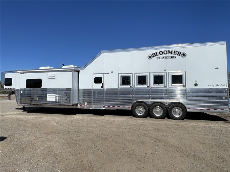 2024 Bloomer 23' lq by outlaw conversions w/ bunks