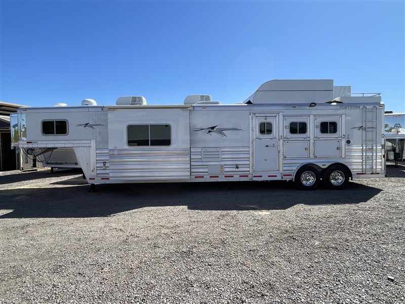 2015 Platinum Coach 3 horse w/ 16' sw by outlaw conversions