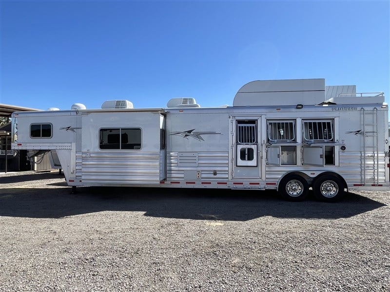2015 Platinum Coach 3 horse w/ 16' sw by outlaw conversions
