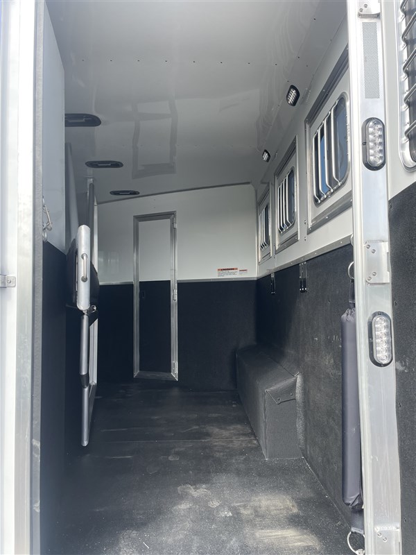 Trailer Photo 7