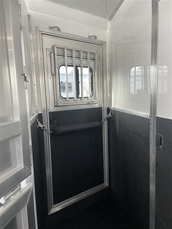 Trailer Photo 11